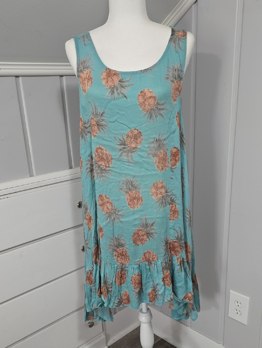NWT Charlie Paige Pineapple Printed Flowy Dress (Size L / XL)